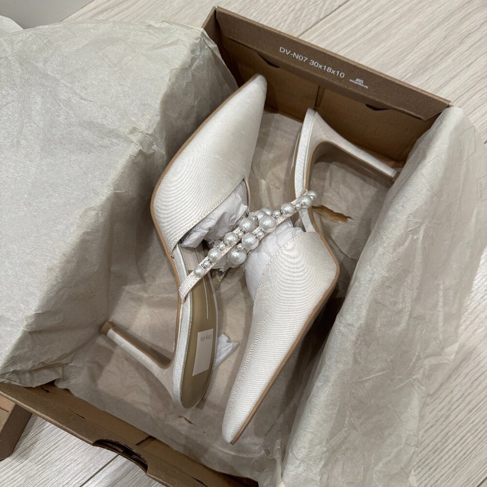Dolce Vita Kanika Pump in Vanilla Pearls - Picture 9 of 12